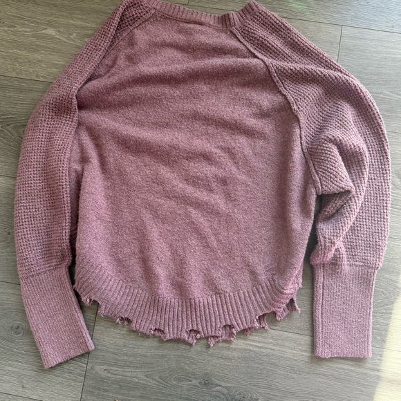 Rue21‎ Dusty Rose Distressed V-Neck Sweater - Picture 4 of 4
